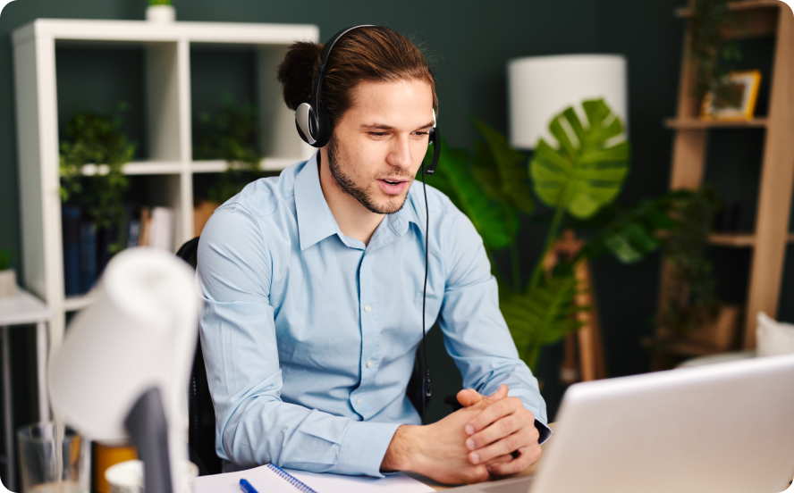 eShipper UAE customer support representative